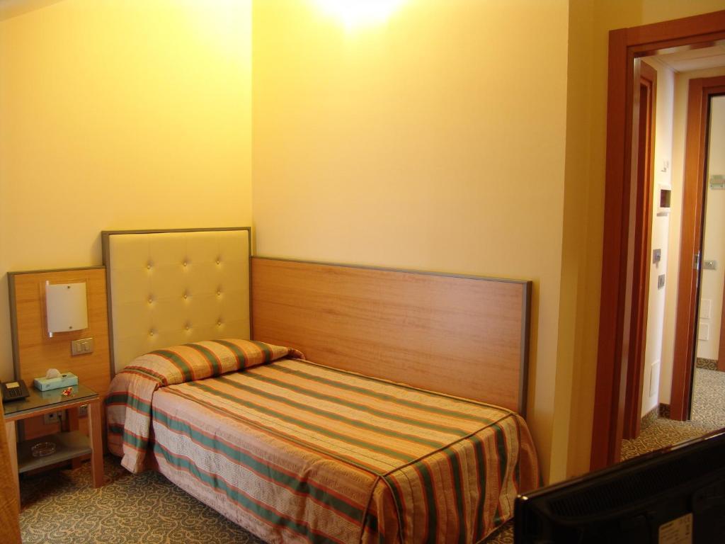 Hotel Kristall Corsico Room photo